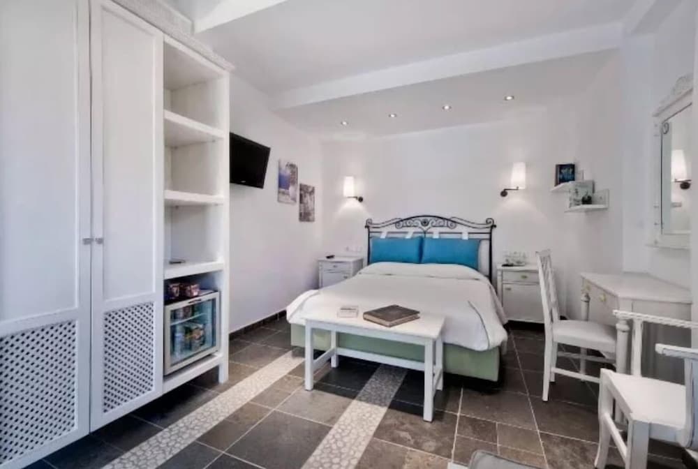 ANTIGONI BEACH HOTEL 50/85