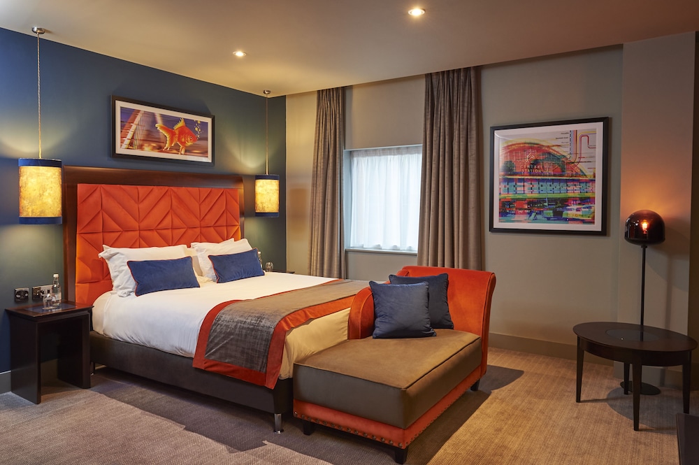 CLUB, DELUXE, DOUBLE BED