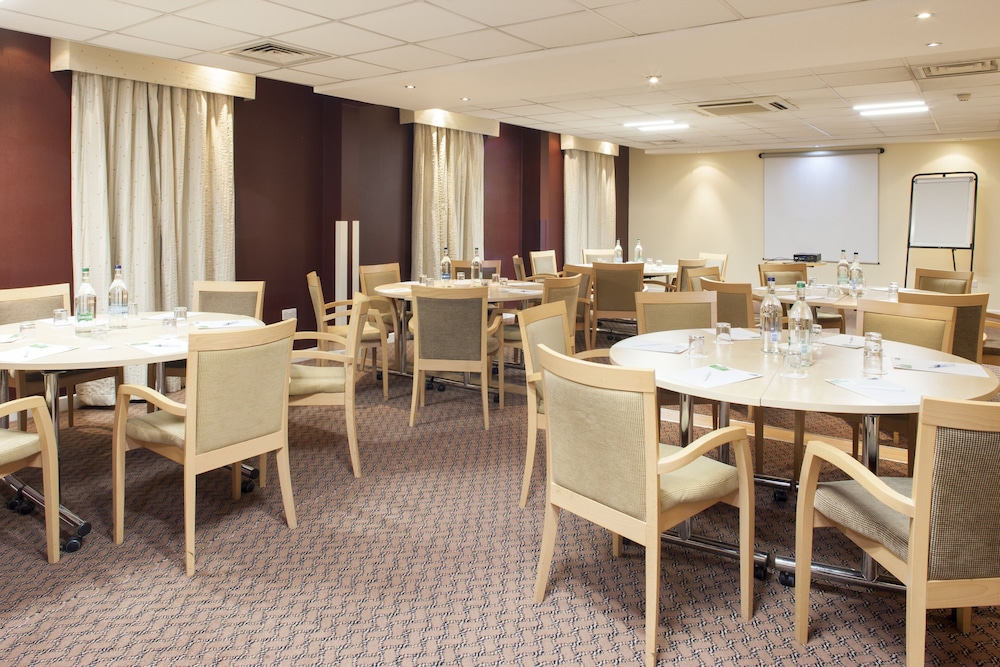 Holiday Inn Express London Stansted Airport 18/33
