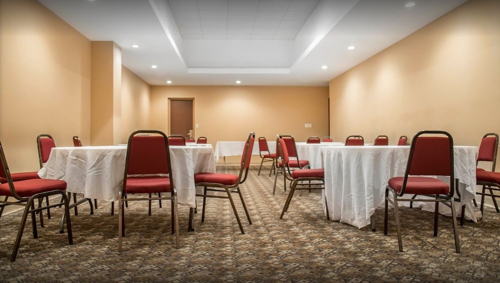 Econo Lodge Winnipeg 40/40