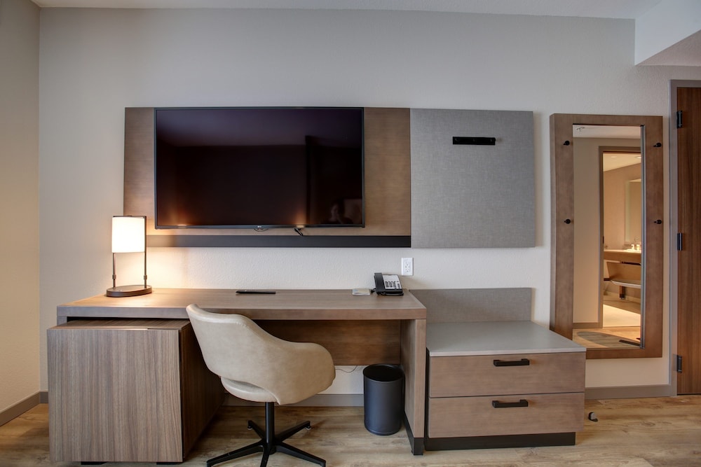 Hyatt Place at Wichita State University 13/37