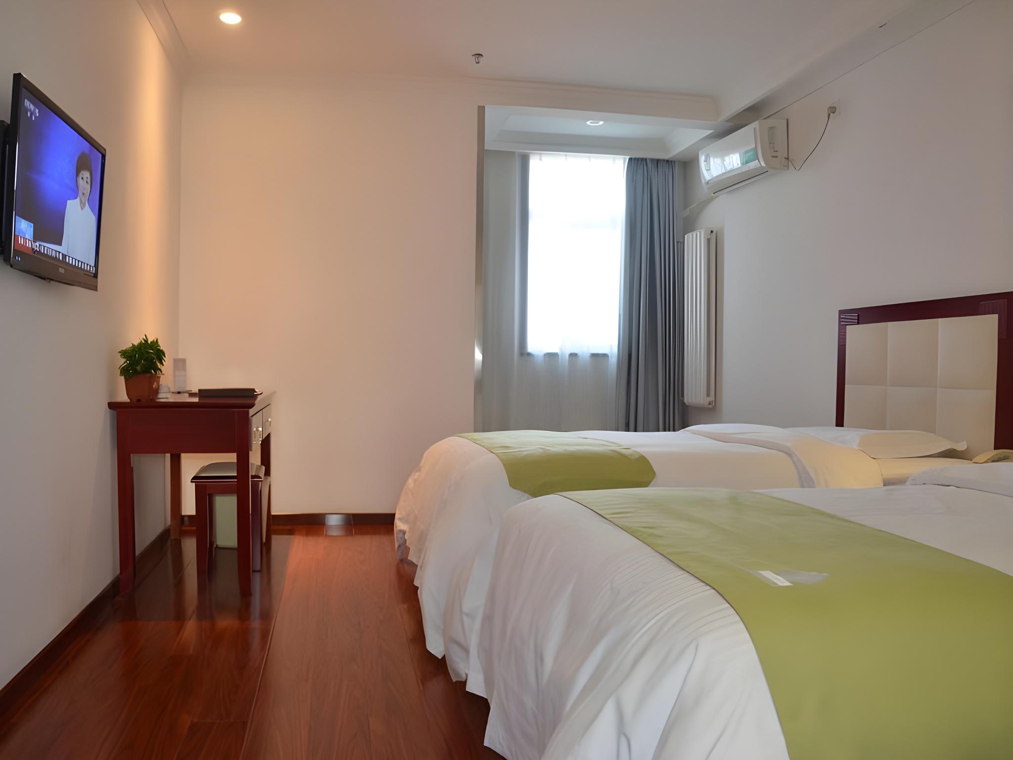 ROOM, TWIN BEDS
