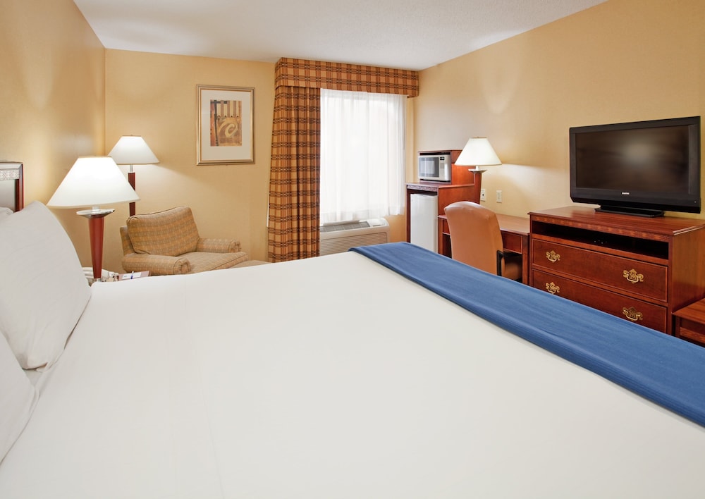 Holiday Inn Express Suites St Louis West Fenton 19/65