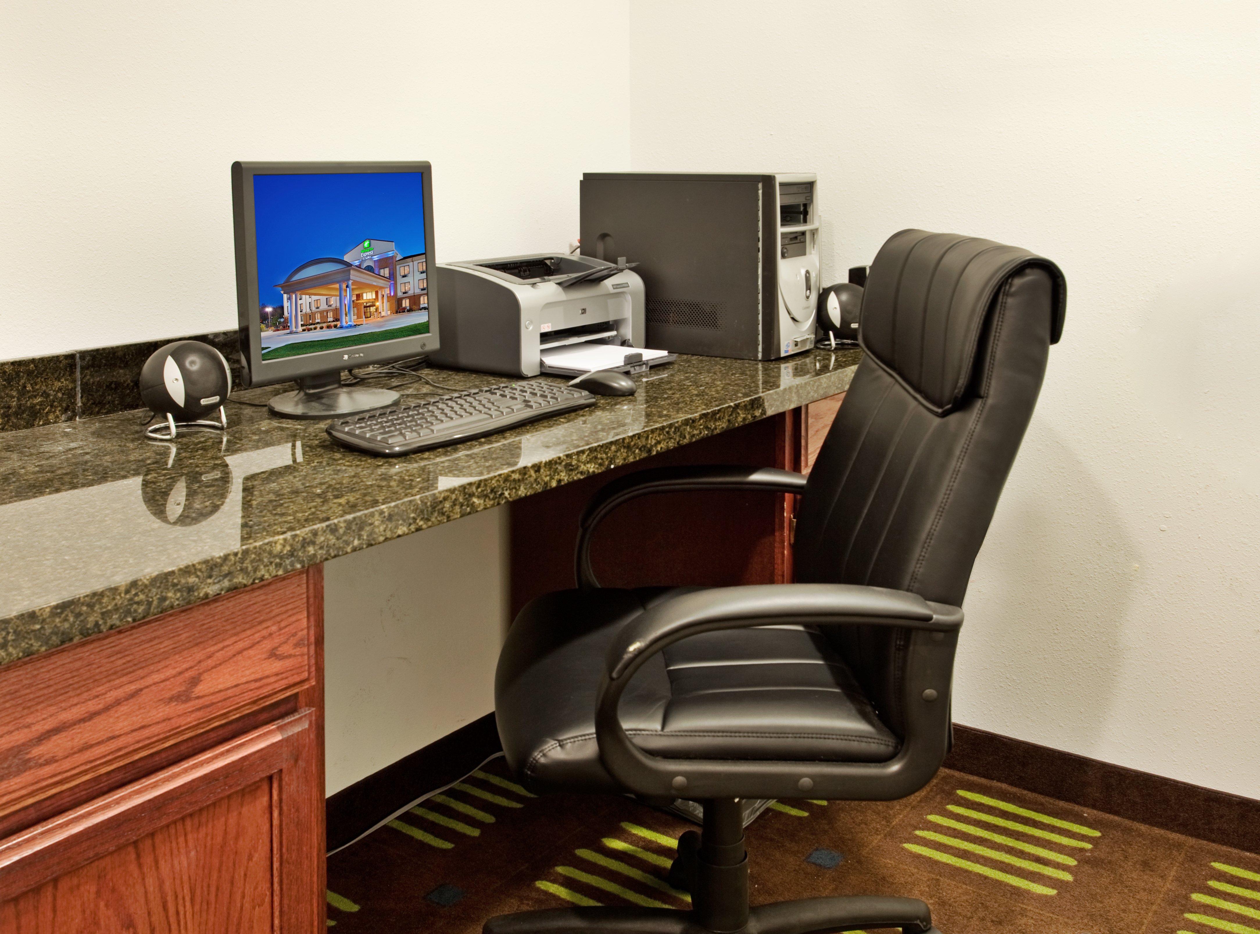 Holiday Inn Express Hotel And Suites St Charles 52/56
