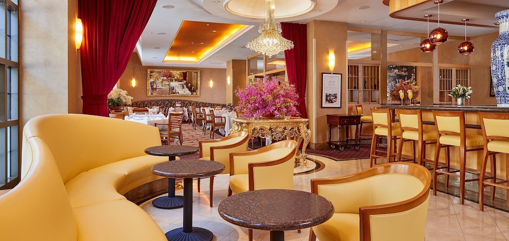 Orchard Hotel 26/29