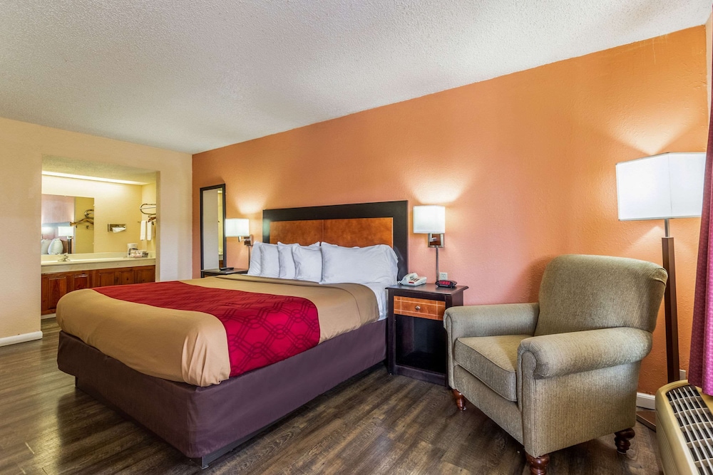 Econo Lodge Rocky Top, TN 11/27