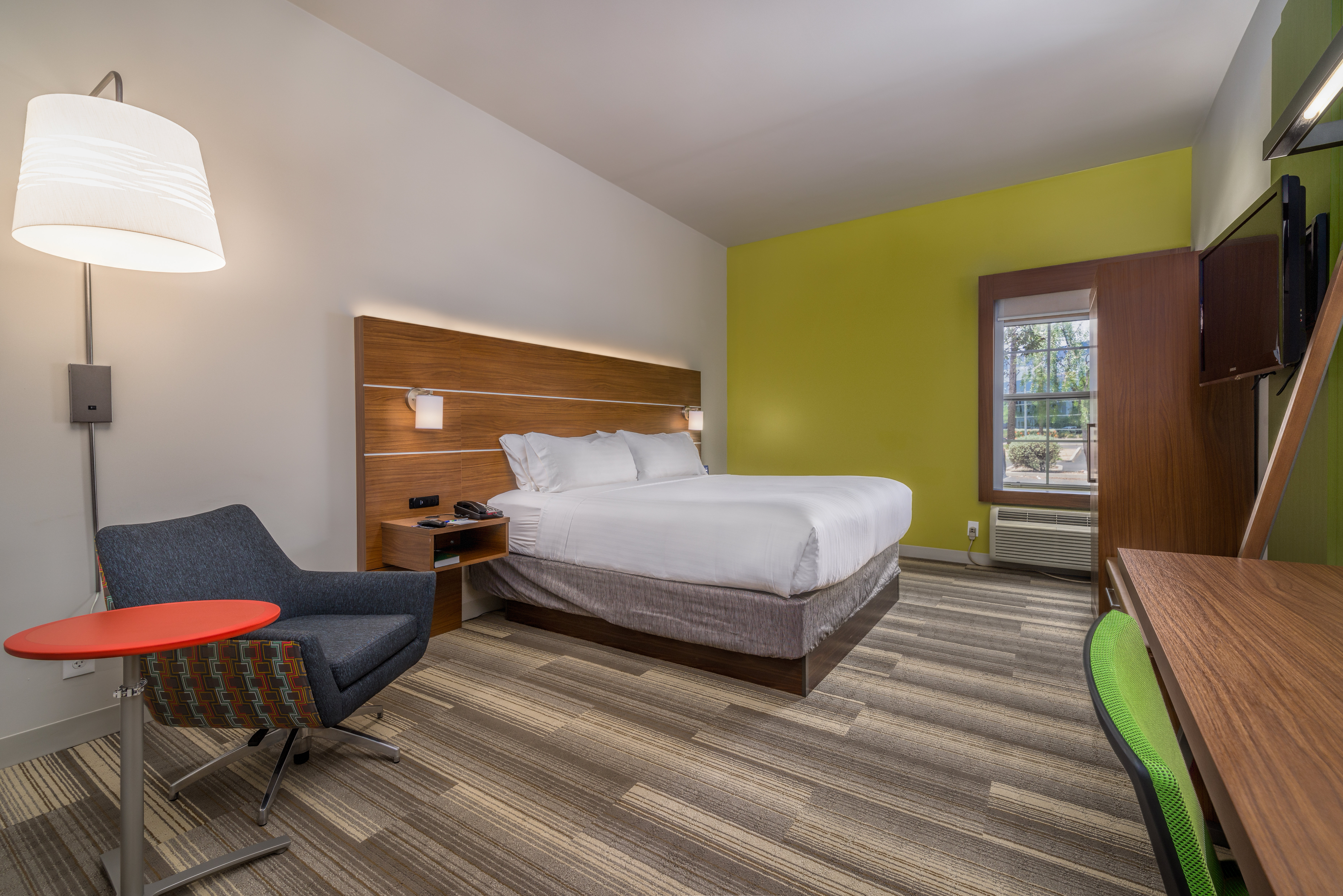 Holiday Inn Express Hotel And Suites Phoenix Airport 15/56