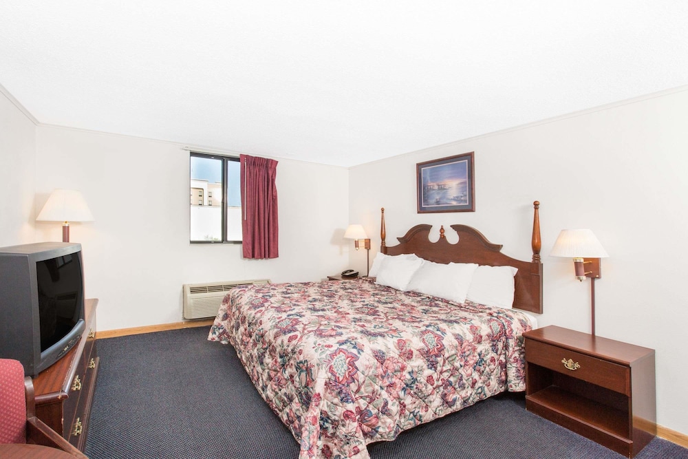 Days Inn by Wyndham Effingham 3/16