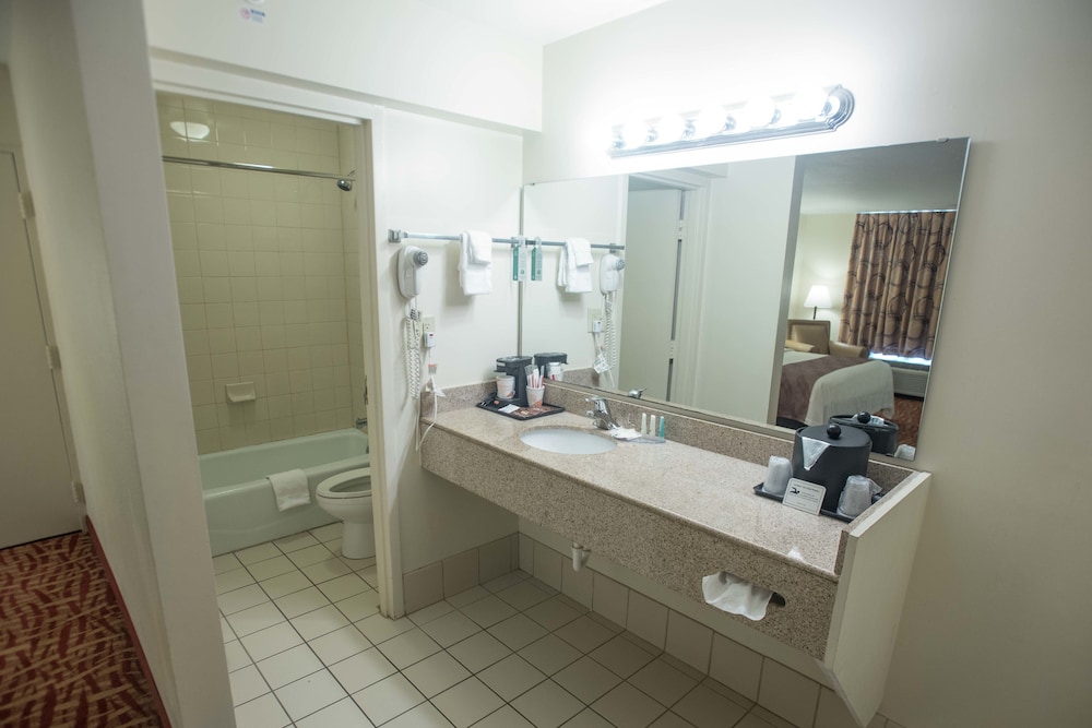 Quality Inn At Town Center 33/34