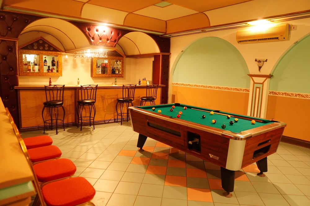 Regency Suites Hotel 19/20