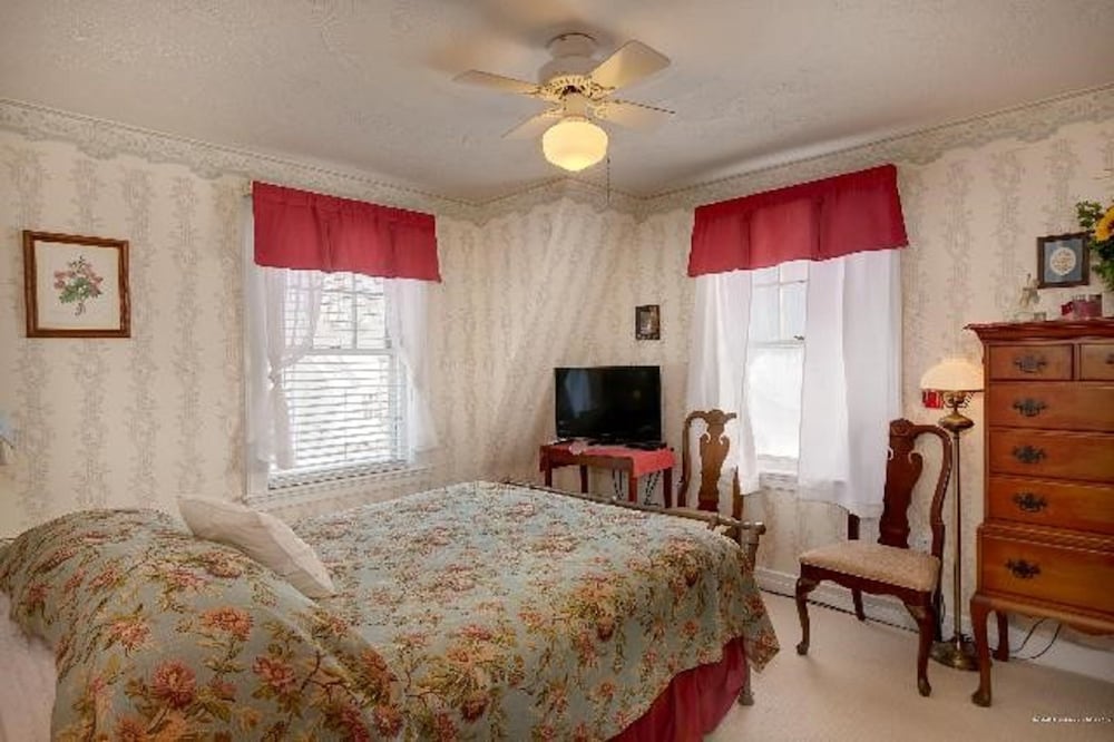 Heathwood Inn 8/39