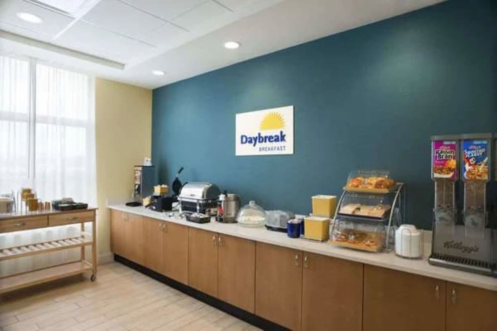 Days Inn And Suites Belmont 4/30