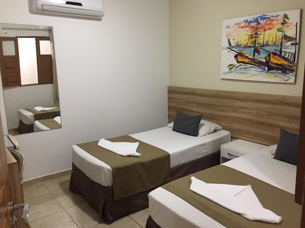 Conde Hotel 36/67