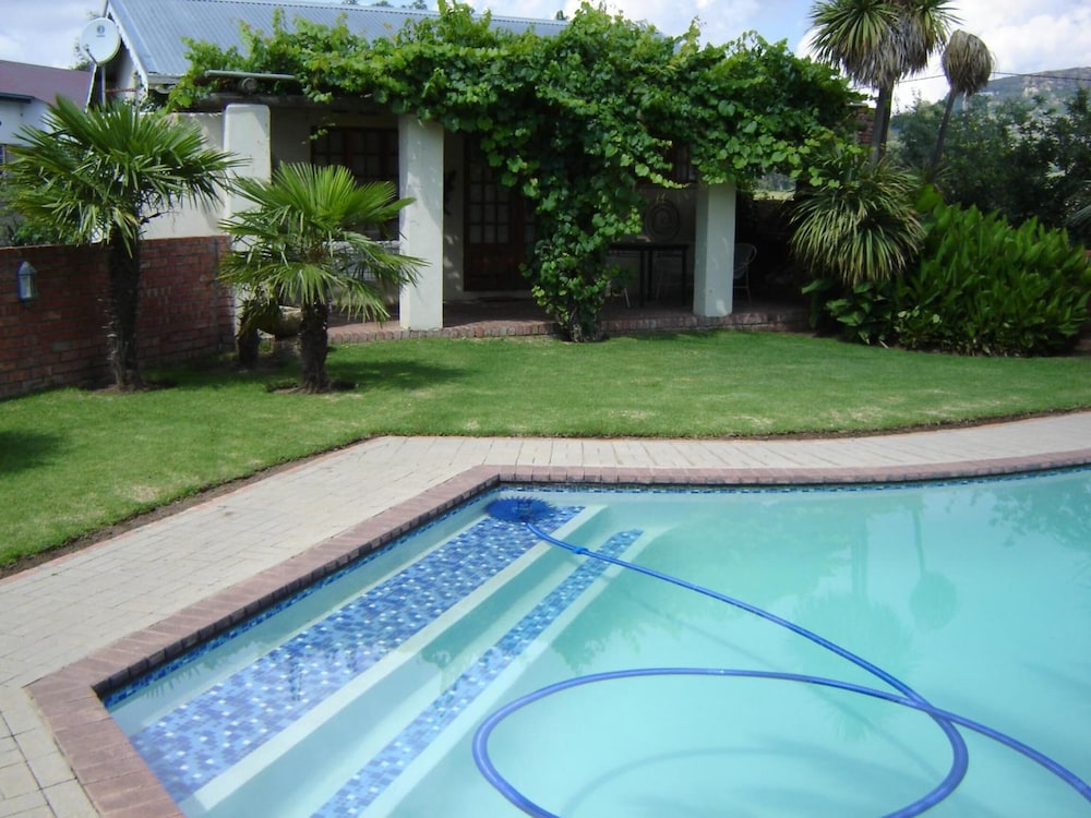 Ladybrand Guest House 48/50