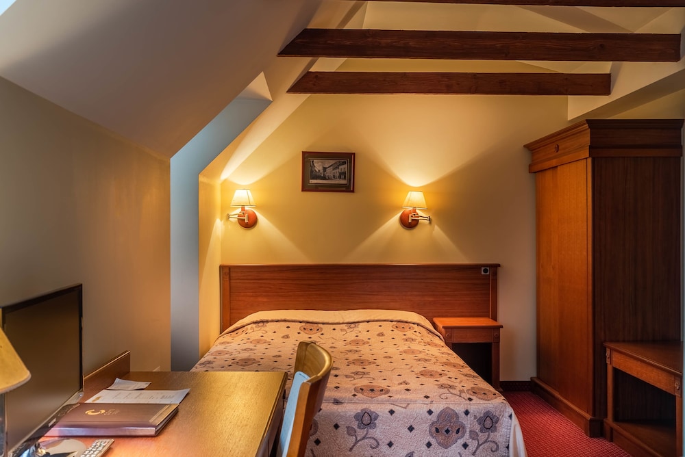 Conti Hotel 17/63