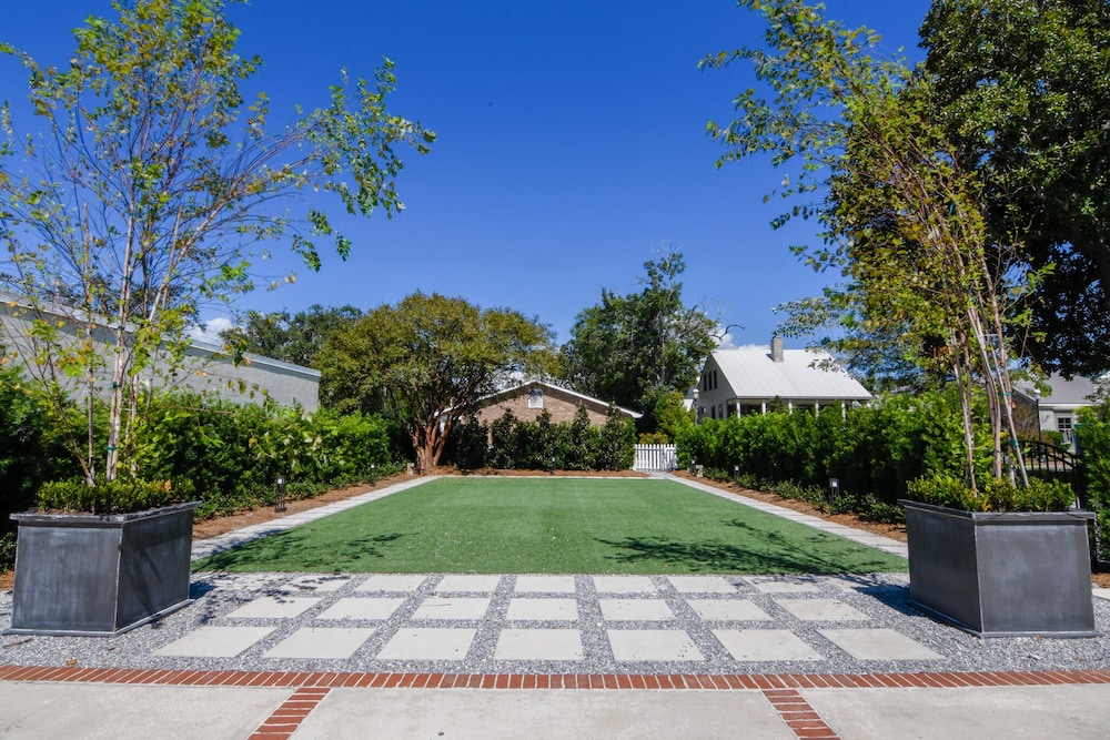 Oyster Bay Boutique Hotel 33/39