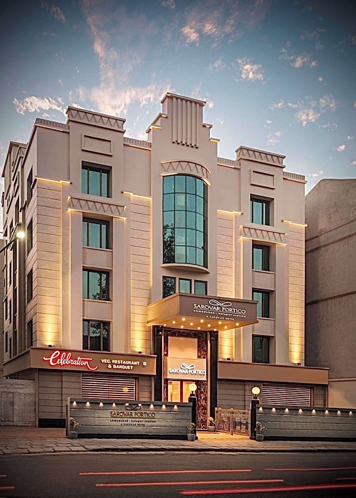 Sarovar Portico Kalupur Ahmedabad 1/42