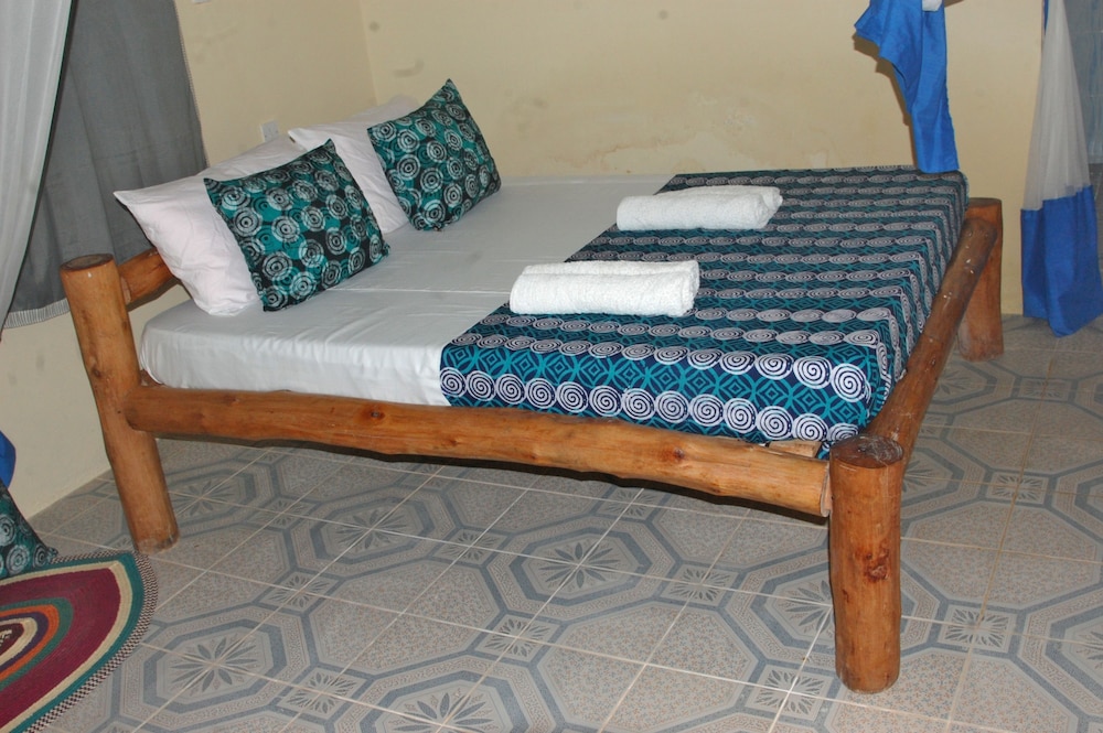 Blue Earth Beach Bungalows 40/72
