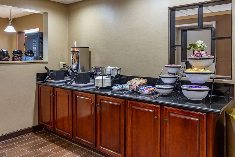 Comfort Inn Greensboro - Kernersville 16/32