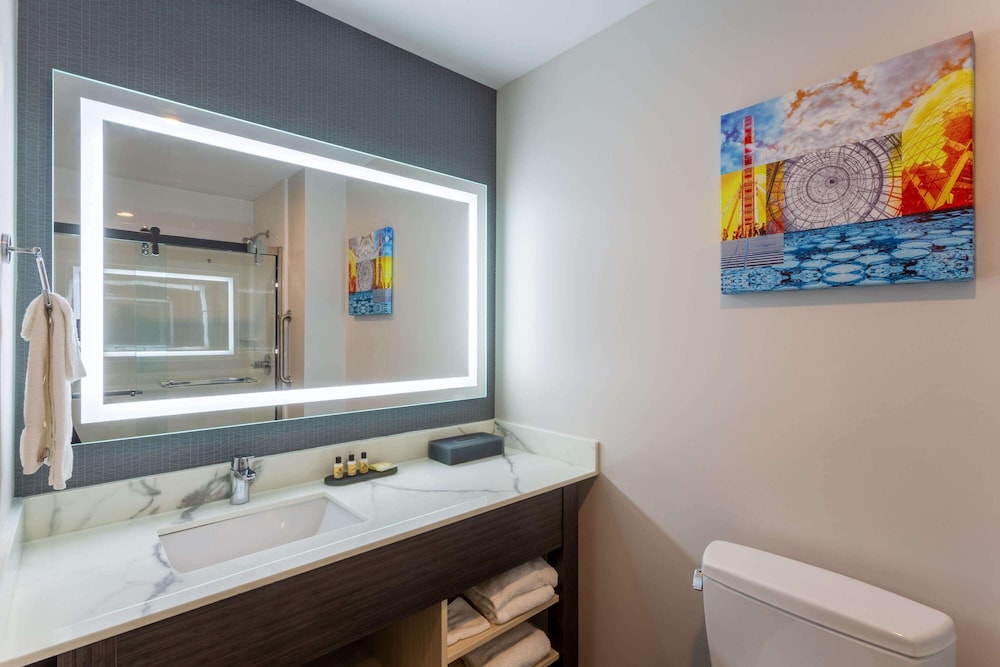 La Quinta Inn & Suites by Wyndham Shorewood 17/40