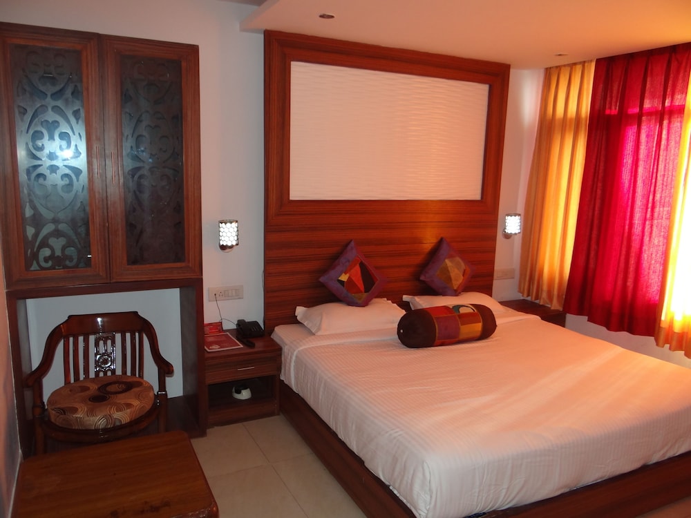 Hotel Surya 12/50