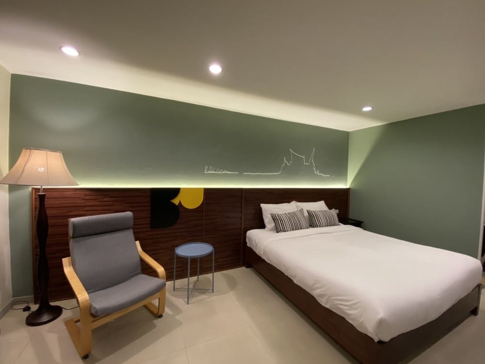 The Royal Bee Apart Hotel 20/36