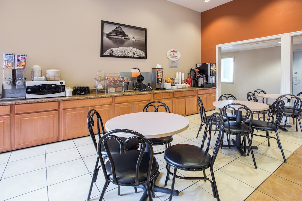 Super 8 by Wyndham Corvallis 15/22