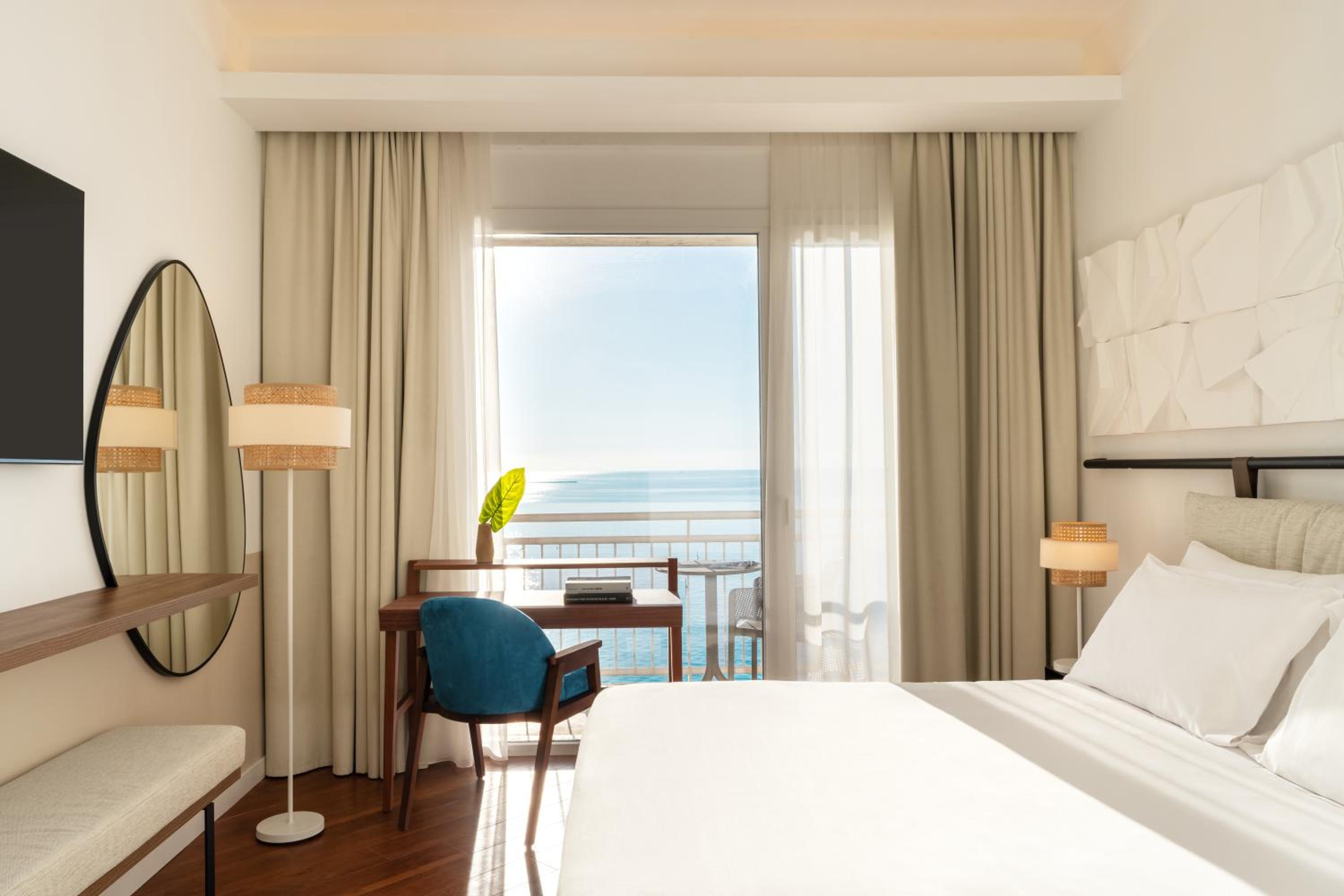 Superior, King Bed, Sea View, Hotel Delfino Taranto 3/10