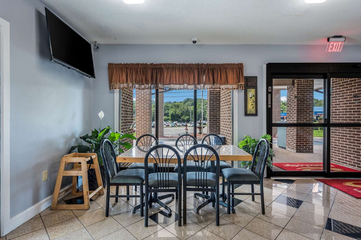 Econo Lodge Inn and Suites University Huntsville AL 10/19