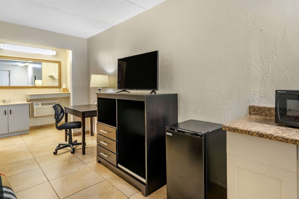 Rodeway Inn Clearwater-Dunedin 24/30