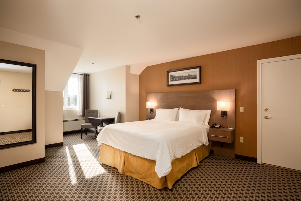 STANDARD, QUEEN BED