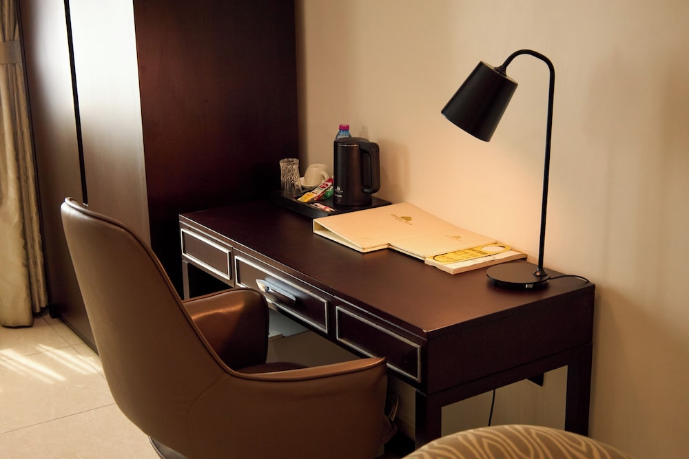Crystal Palm Hotel 43/49