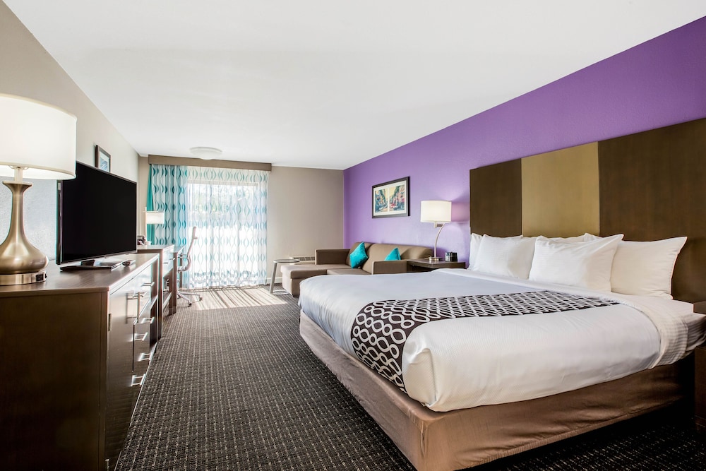 La Quinta Inn & Suites By Wyndham Pomona 18/52