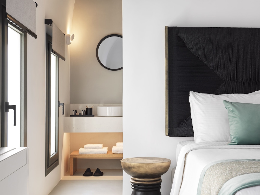 ESTATE, VILLAGE, SUITE, JETTED TUB