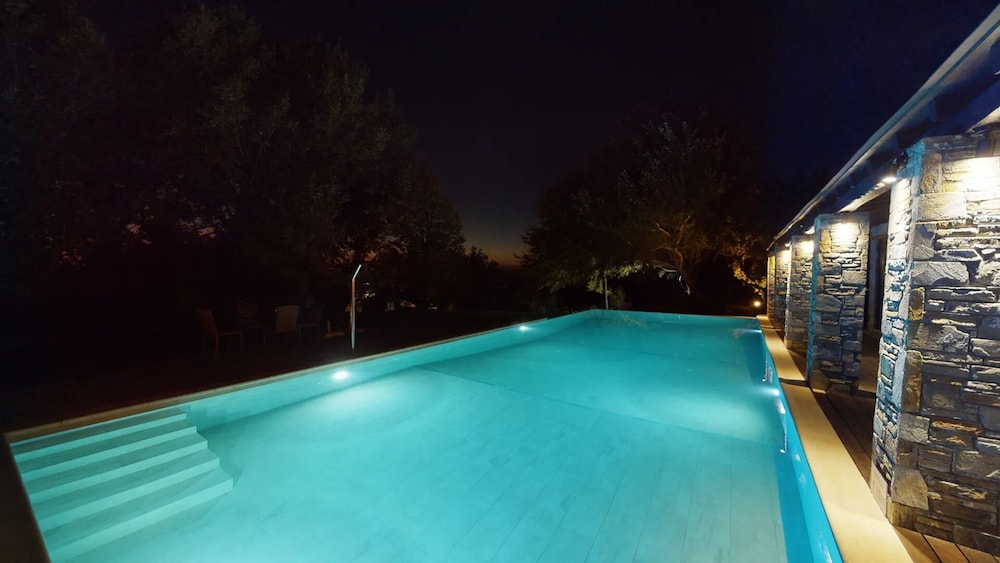 Valeni Boutique Hotel 26/48