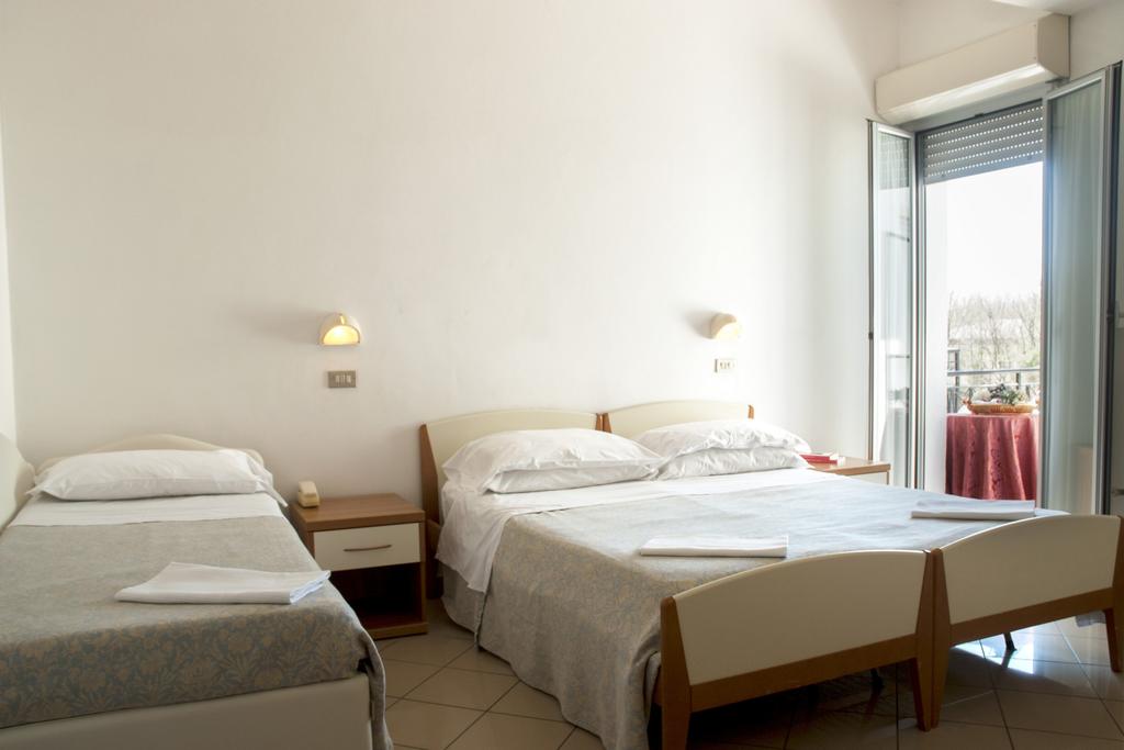 Hotel Lungomare Cervia 16/36