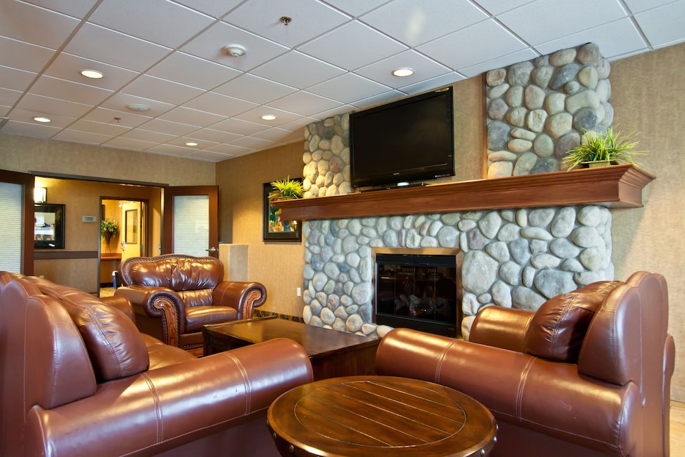 Days Inn & Suites By Wyndham Strathmore 18/29
