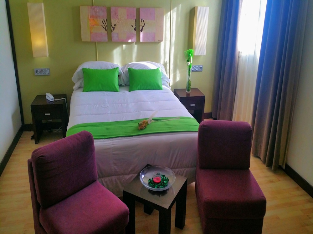 Hotel Puerta de Ocana 25/32
