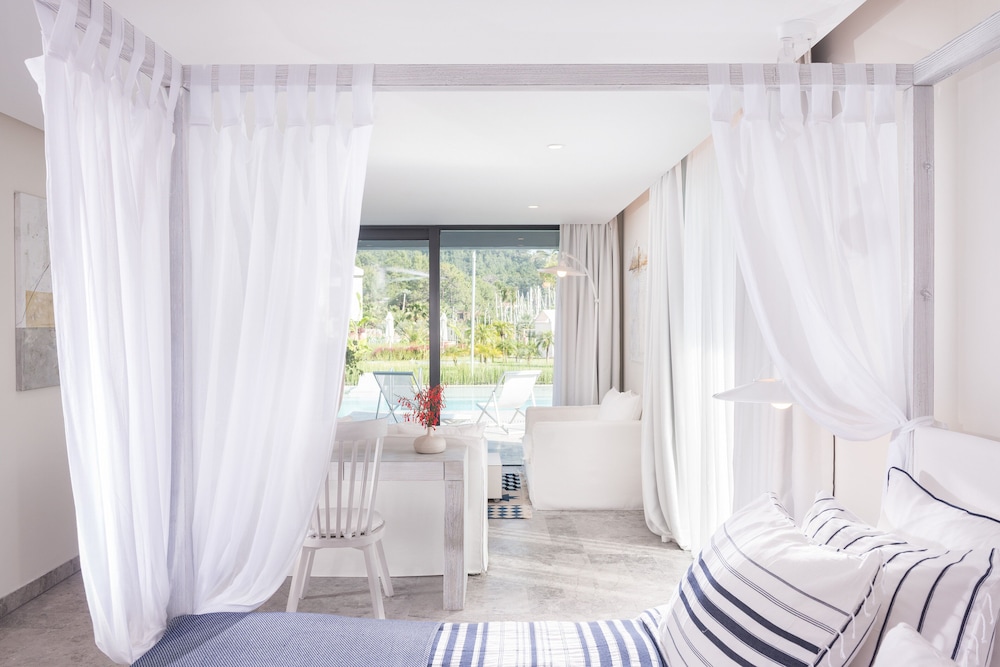 Junior Suite, Pool Access