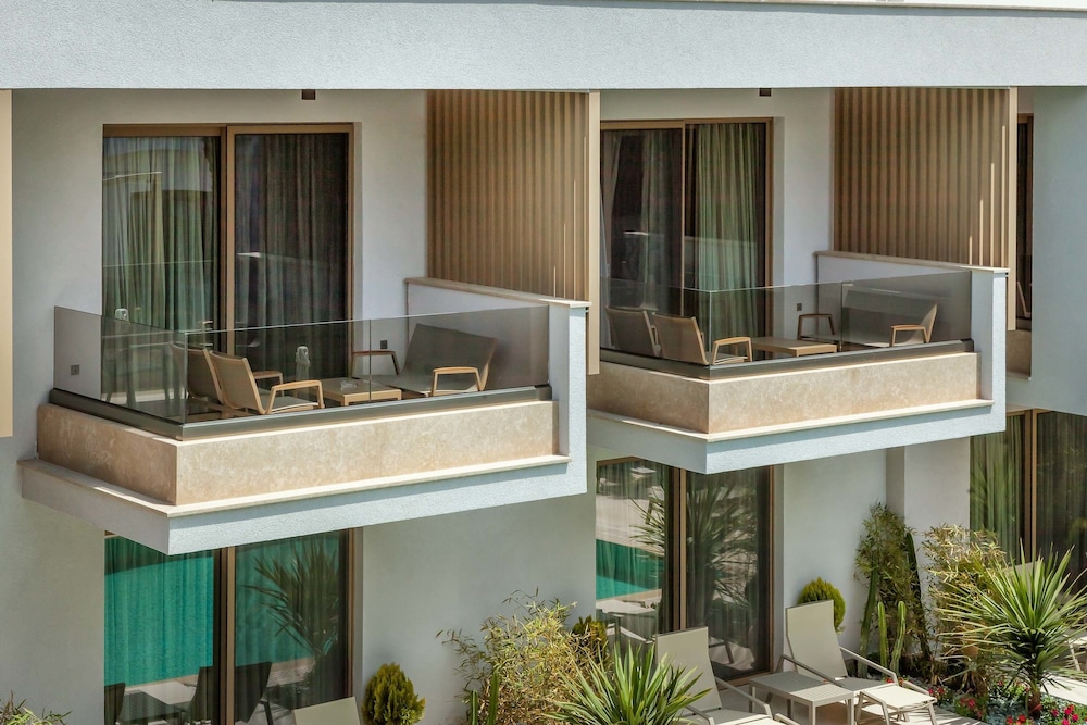 Pefki Deluxe Residences 10/50