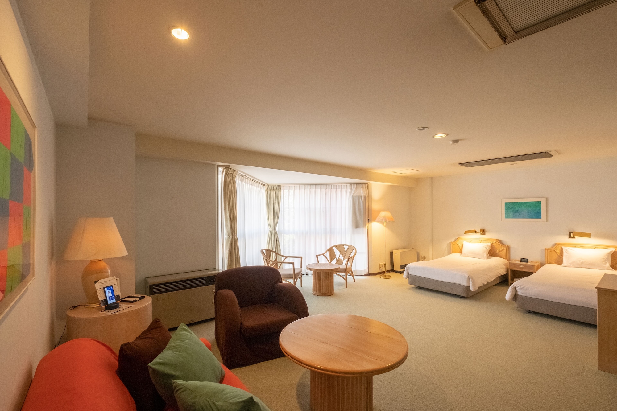 ROOM, TWIN BEDS, BATHTUB
