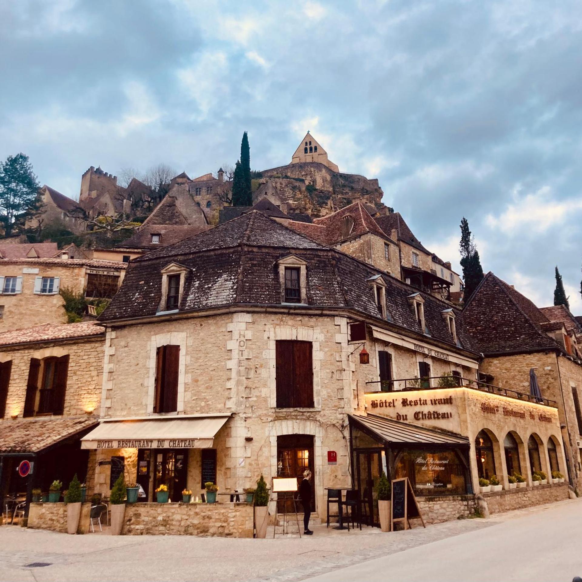 HOTEL DU CHATEAU 2/21