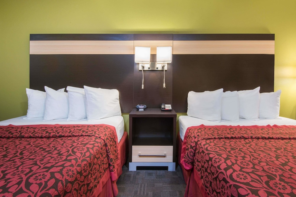 Days Inn By Wyndham Carlsbad Nm 10/65