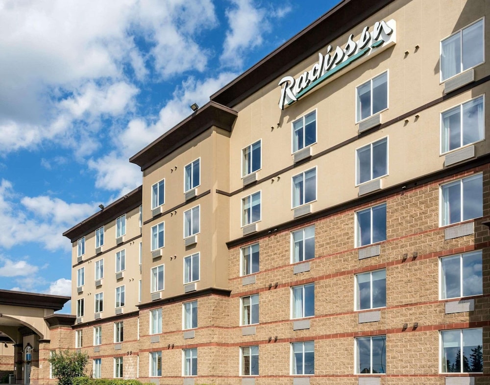 Radisson Hotel & Suites Fort McMurray — photo 2