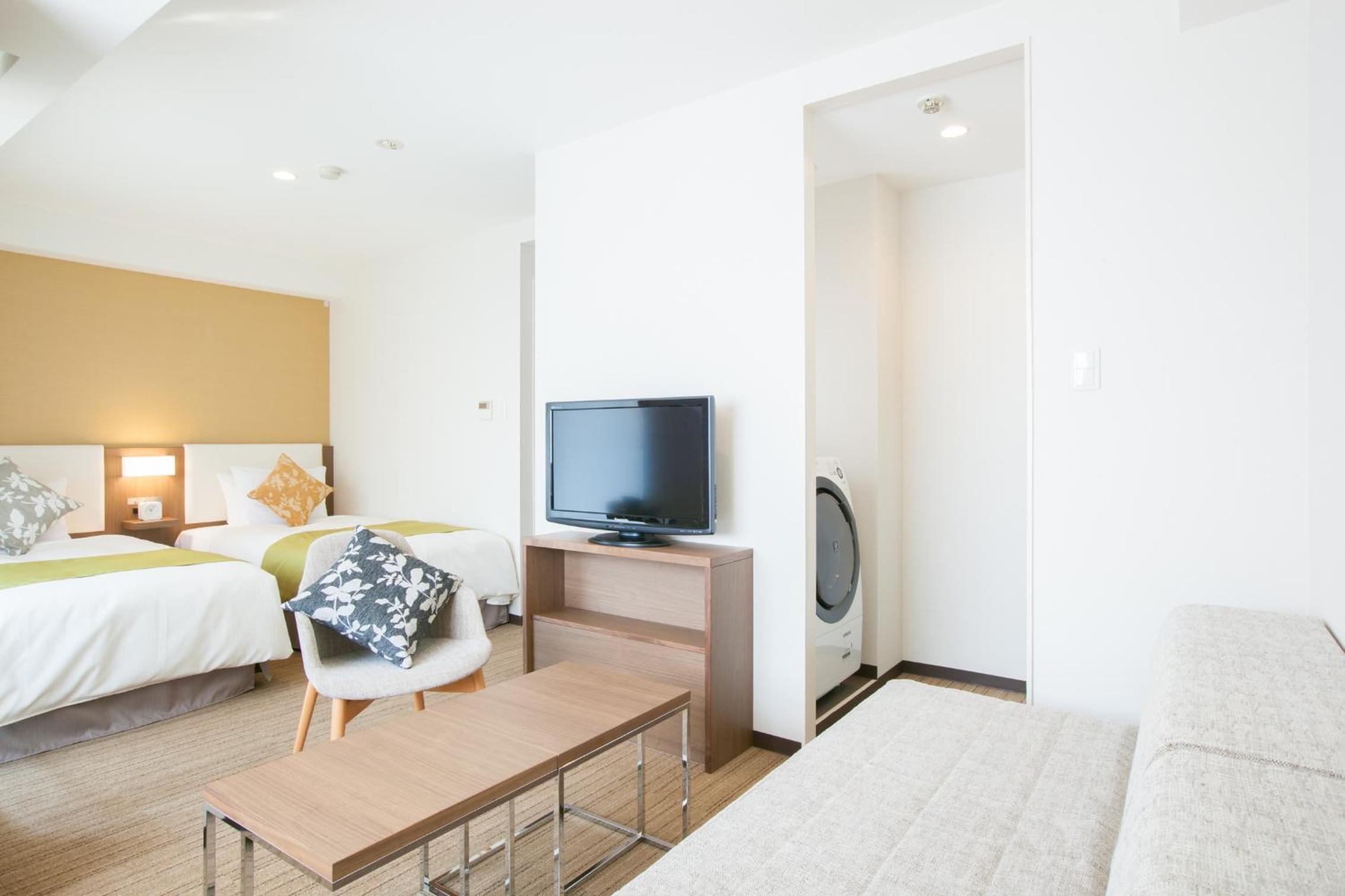SUPERIOR, TWIN BEDS, LAUNDRY, KITCHENETTE