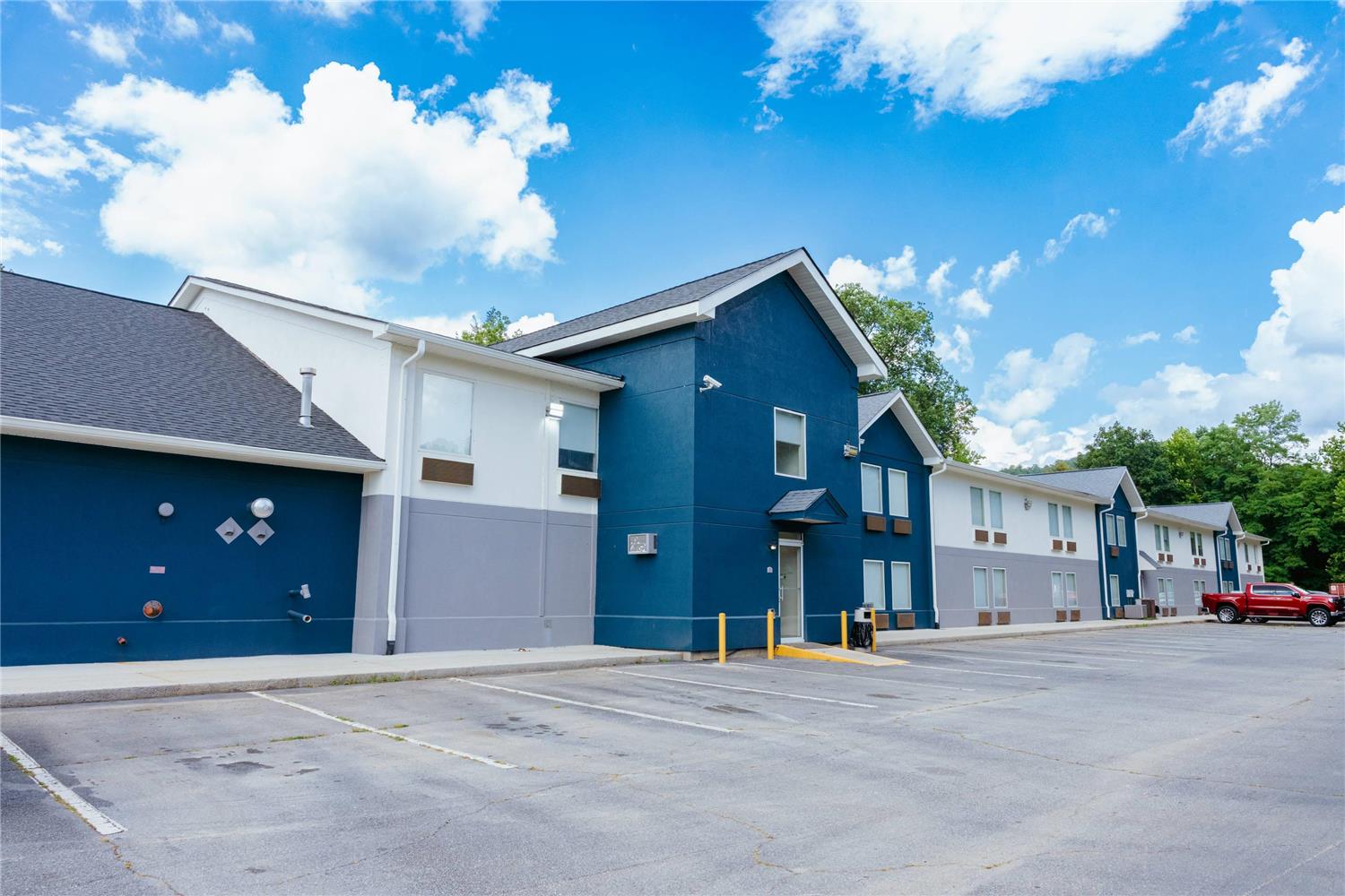 Clarion Pointe - Dillard near Blue Ridge Mountains 20/22