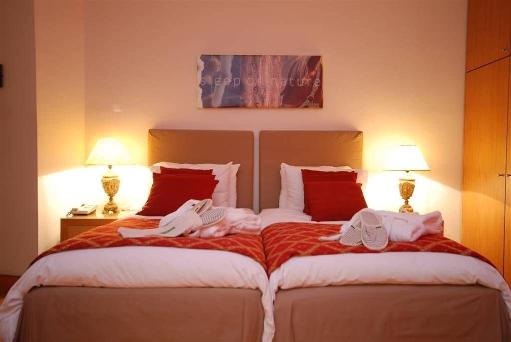 ROOM, DOUBLE BED
