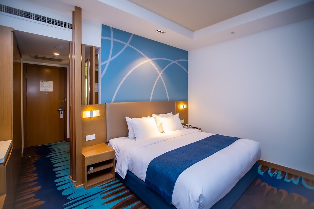 HOLIDAY INN EXPRESS WEIHAI ECONOMIC ZONE 28/54