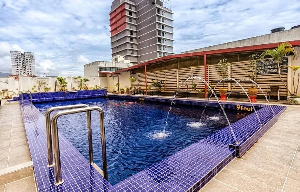 RED ROCK HOTEL 28/45