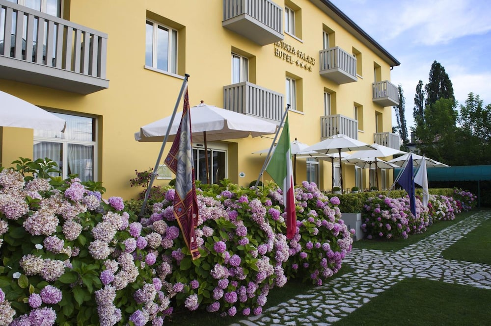 Viktoria Palace 10/76